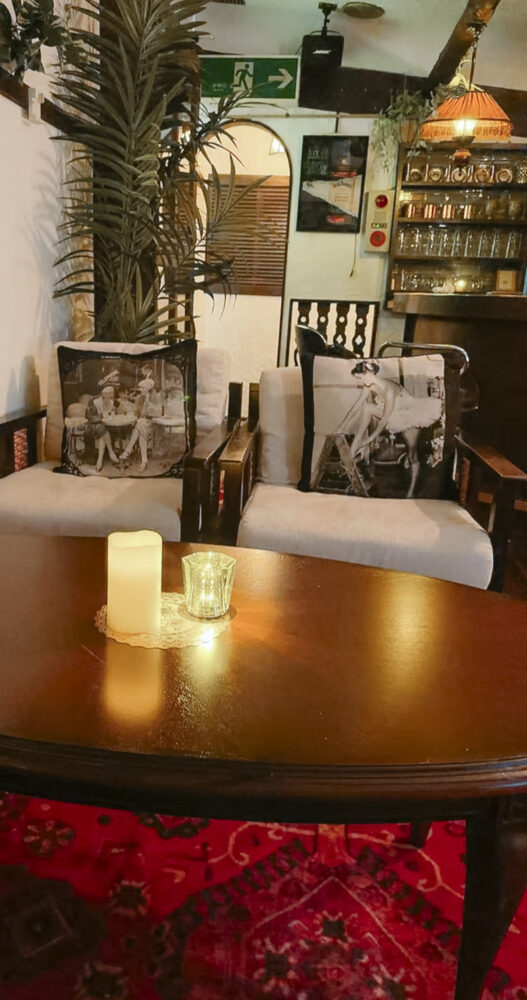 ラウンジ山小屋 お店の雰囲気